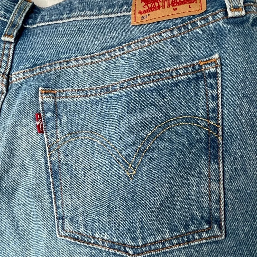 Levi’s 501 Cutoff Denim Shorts High Rise Button Fly Distressed size 32